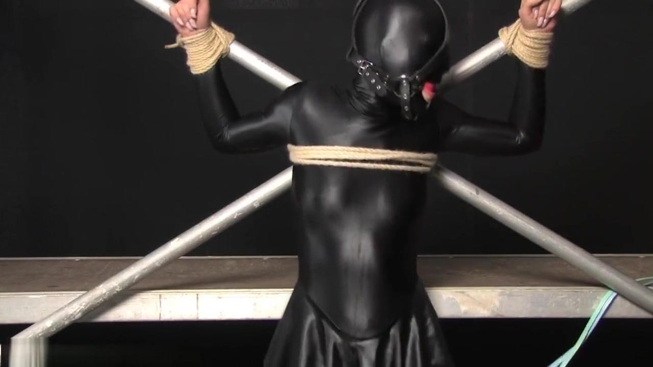 bdsm zentai 02
