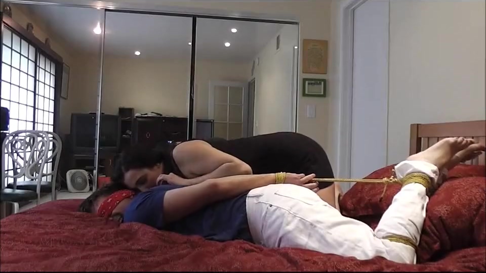 Angelique tickles a hogtied guy
