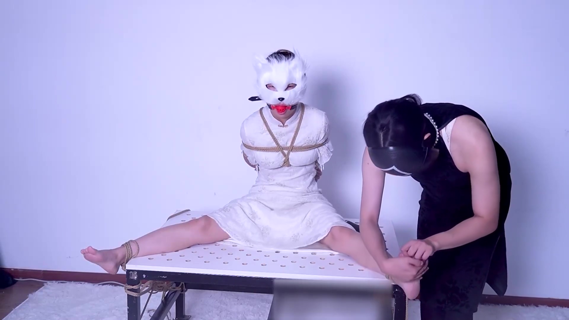 Chinese Beauty Bondage
