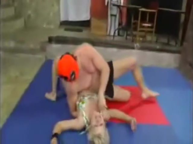 Intense Mixed Wrestling (Maledom)
