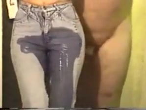 Kinky motel slut pissing in tight jeans
